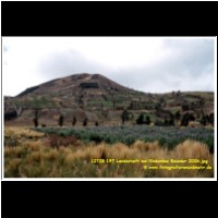 12725 197 Landschaft bei Riobamba Ecuador 2006.jpg